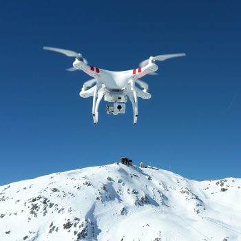 Dron en la nieve